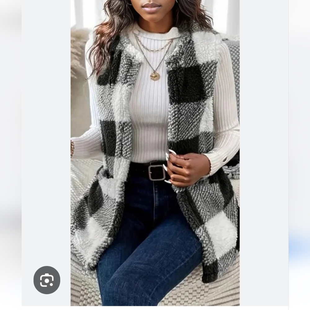 Women's Emery Rose Plaid Black and White Sherpa Vest, Size Medium.